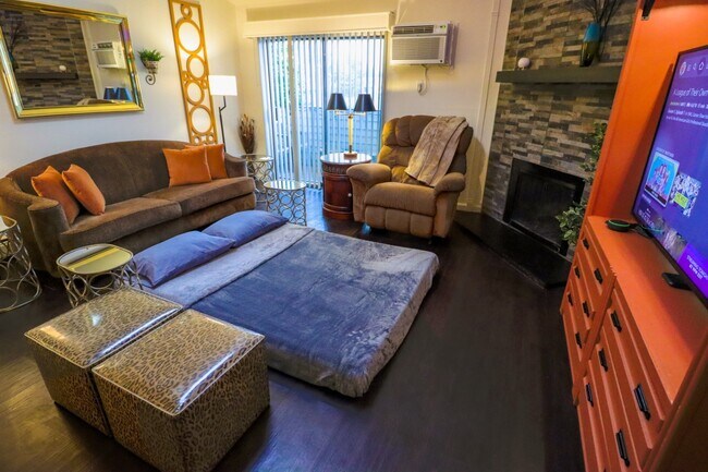 Building Photo - 10150 E Virginia Ave