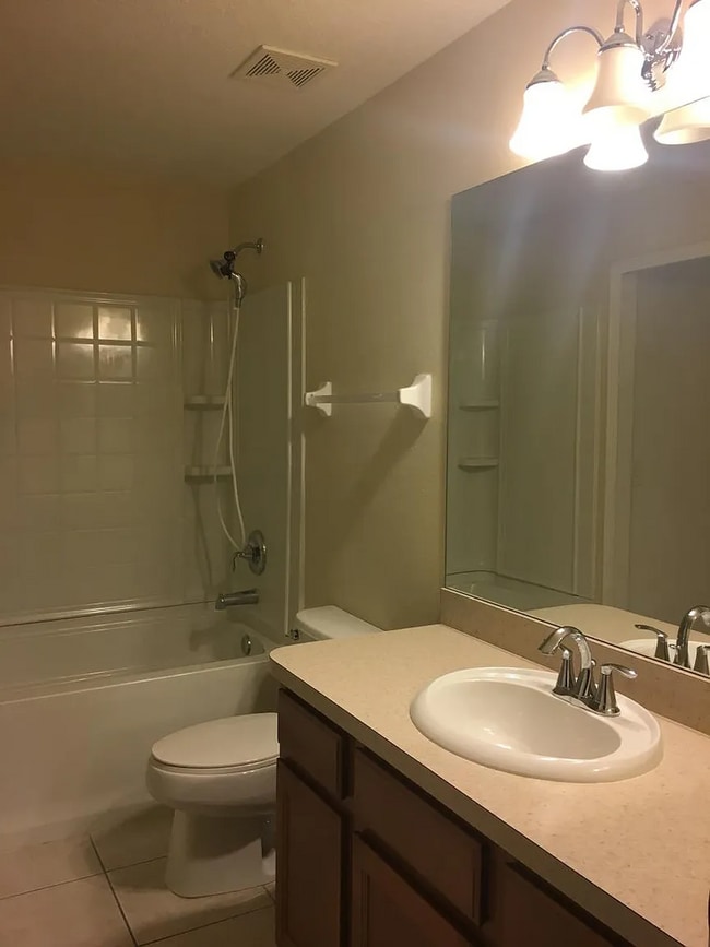 Building Photo - Townhome on Northside of Lakeland
