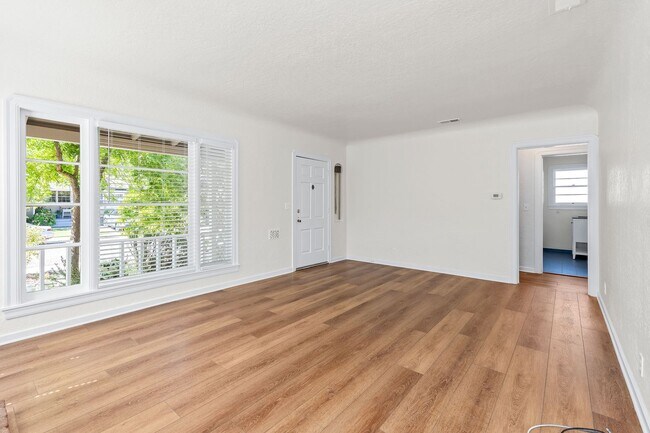 Building Photo - Downtown Napa 3 bed 2 bath single level home
