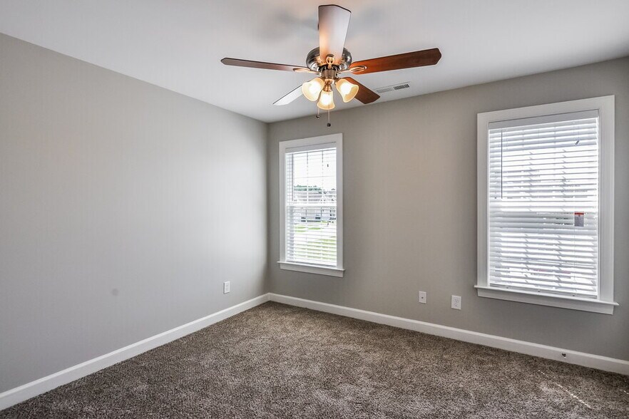 Building Photo - 3011 Watsonia Dr