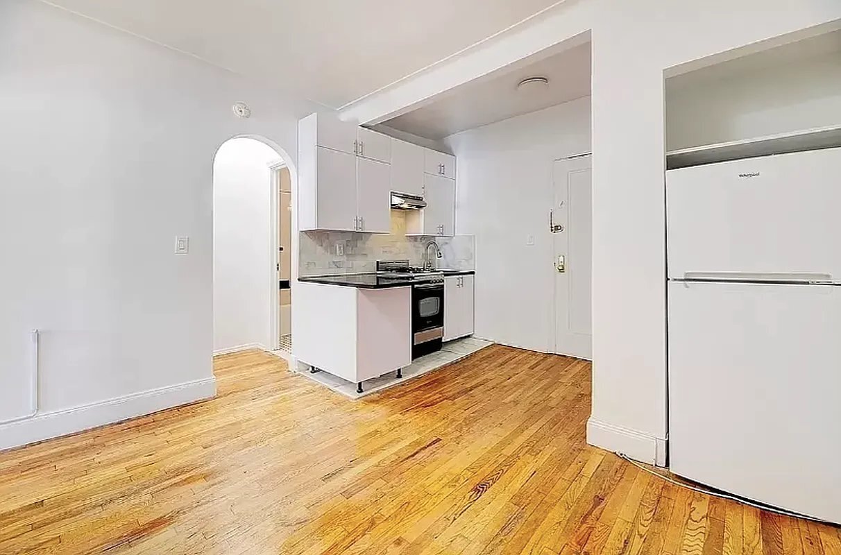 Building Photo - 301 E 53rd St