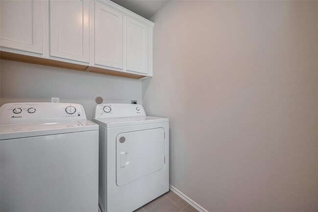 Building Photo - 2902 Scanlan Mdw