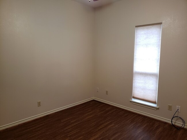 Building Photo - 822 Tangle Oaks Dr