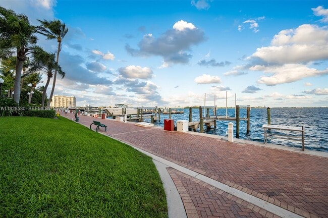 Building Photo - 4000 Towerside Terrace