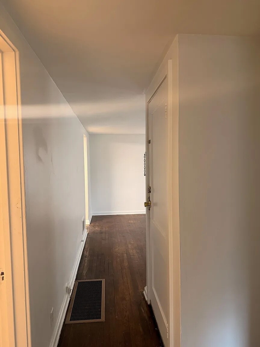 Building Photo - 430 Oak St