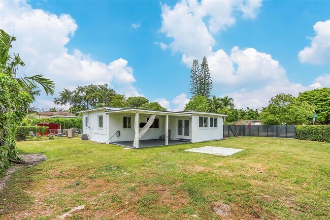 Building Photo - 6050 SW 44th Terrace