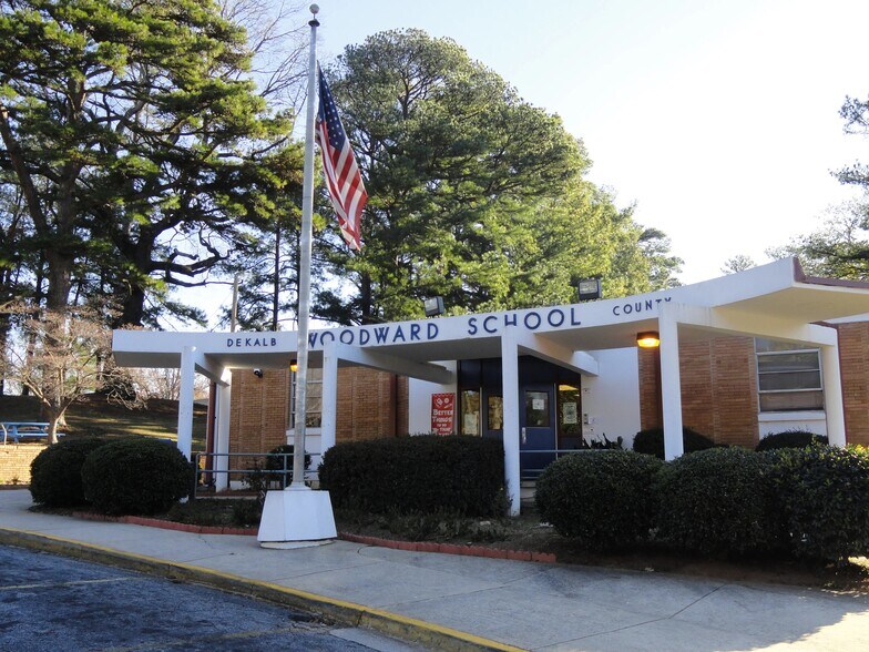 5 minutes walk to Woodward Elementary - 1939 Sterling Oaks Cir NE