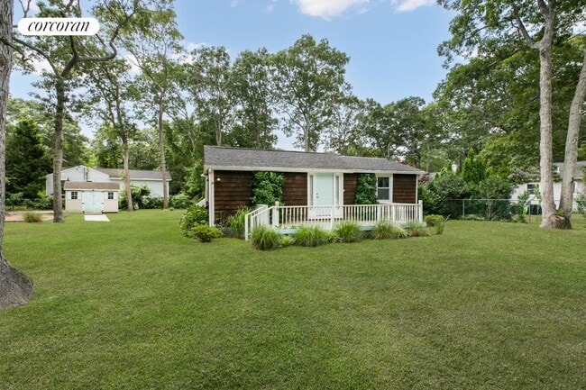 Primary Photo - 61 Squires Ave