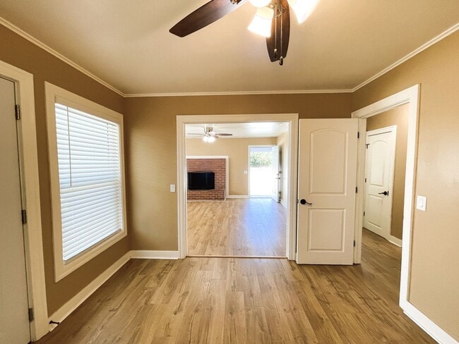 Building Photo - 5250 Whispering Creek Dr