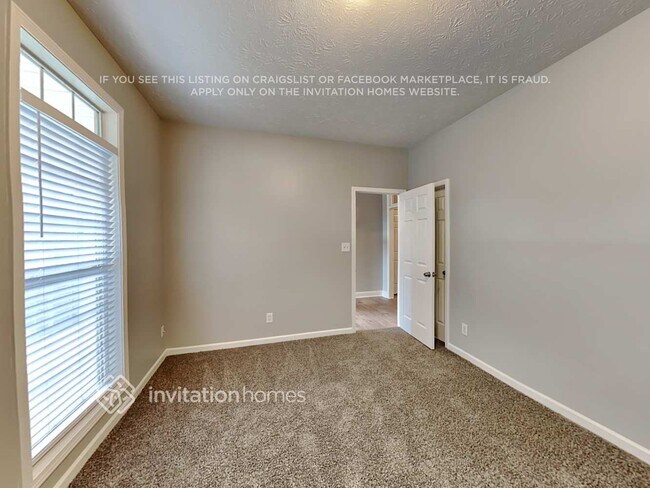 Building Photo - 2015 Towne Park Dr