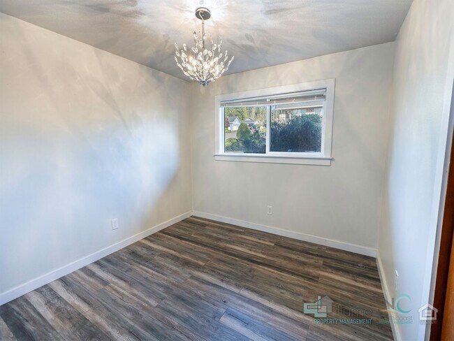 Building Photo - Spacious Single Family Home in Seaside!!!