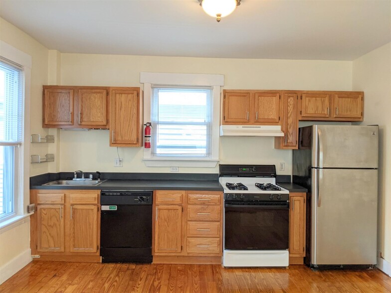 Primary Photo - 395 Washington St