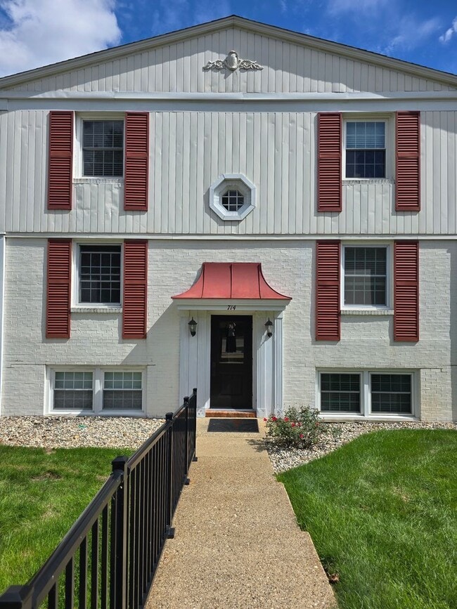 Building Photo - 714 Garland Cir
