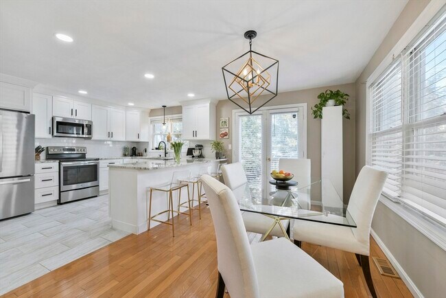 Building Photo - 1045 Washington St