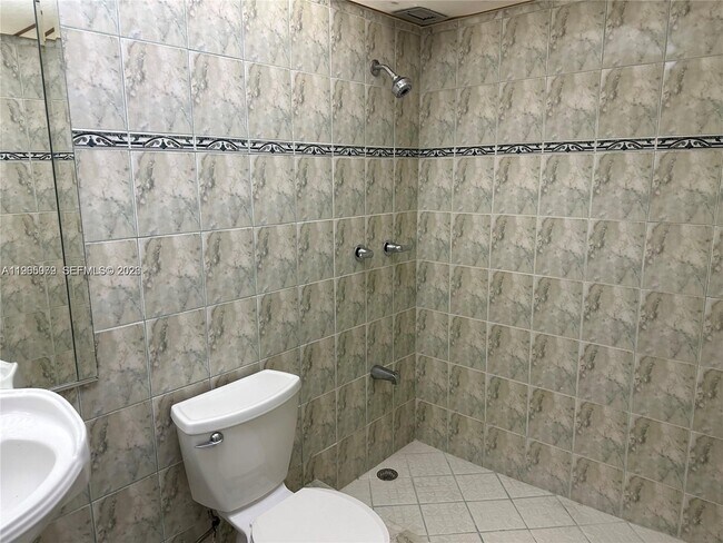 Building Photo - 17570 Atlantic Blvd