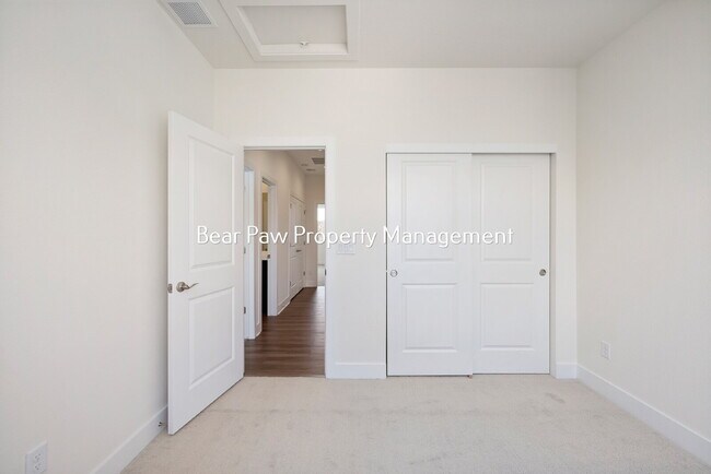 Building Photo - New Townhome in Wheat Ridge!!