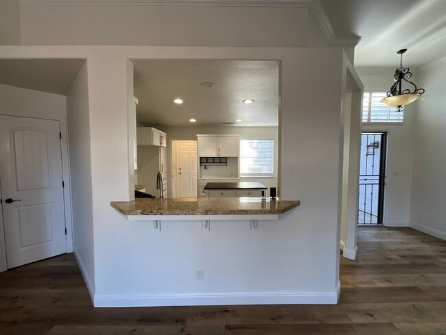 Building Photo - Updated 3 Bedroom 2 Bath Home in Fresno!