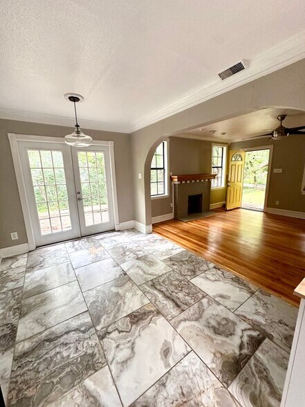 Building Photo - 8619 Groveland Dr
