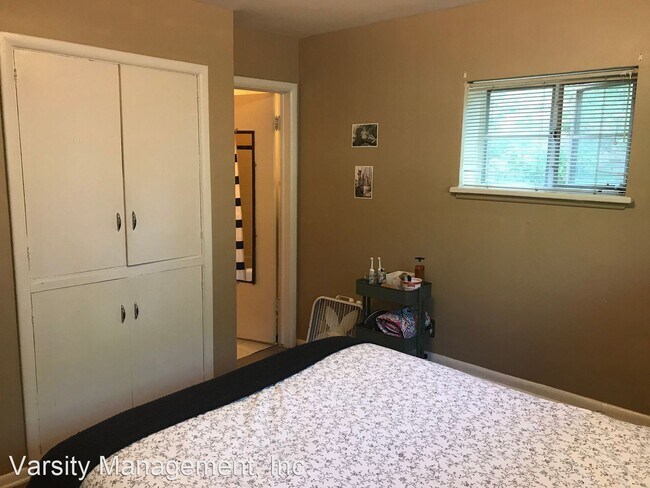 Building Photo - 1 br, 1 bath Apartment - 801 W. Madison 80...