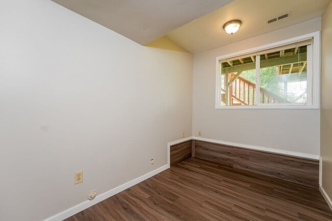 Building Photo - Charming 4 bed, 2.5 bath Lynnwood Home, $3...