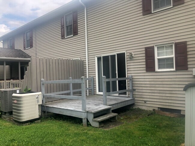 Building Photo - 470 Meadow Ln