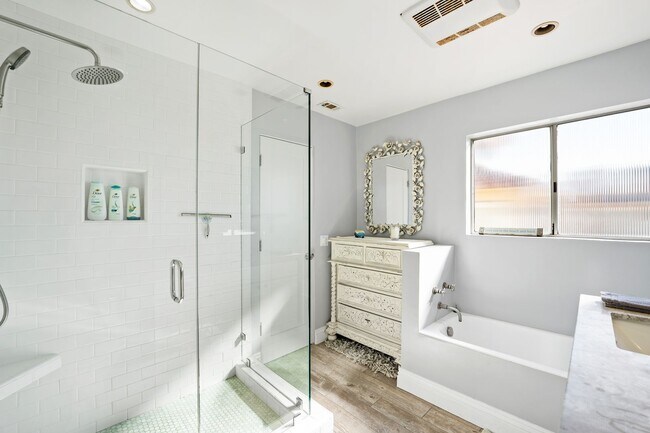 Building Photo - 2405 Ocean Dr