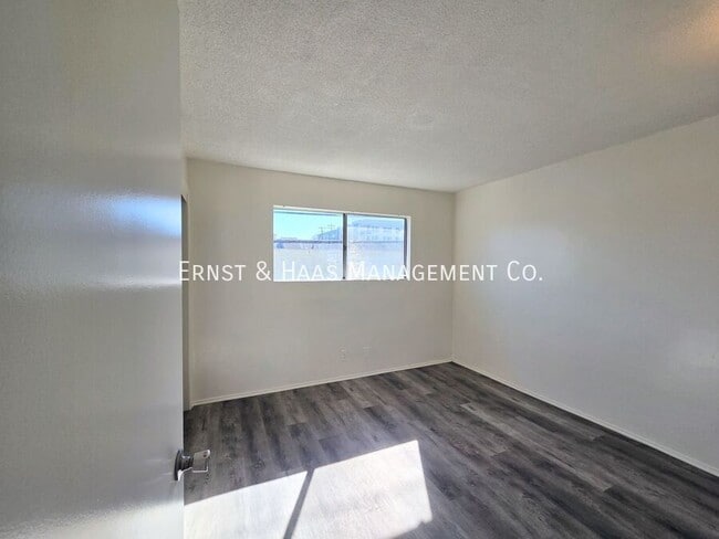 Building Photo - 1330 Walnut Ave