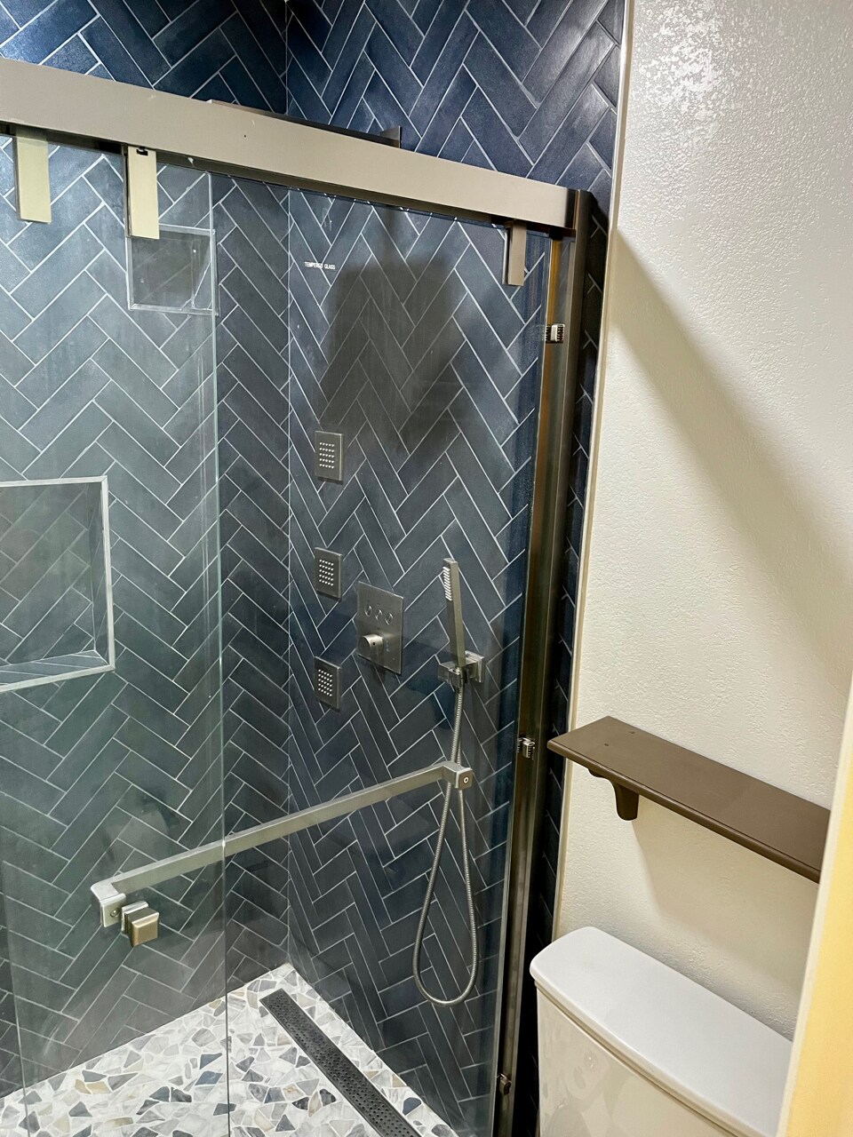 Shower - 2016 Pacific Ave