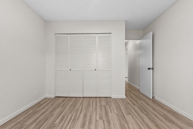 Building Photo - Pet-Friendly 2-Bed Gem | Steps from Leeward CC