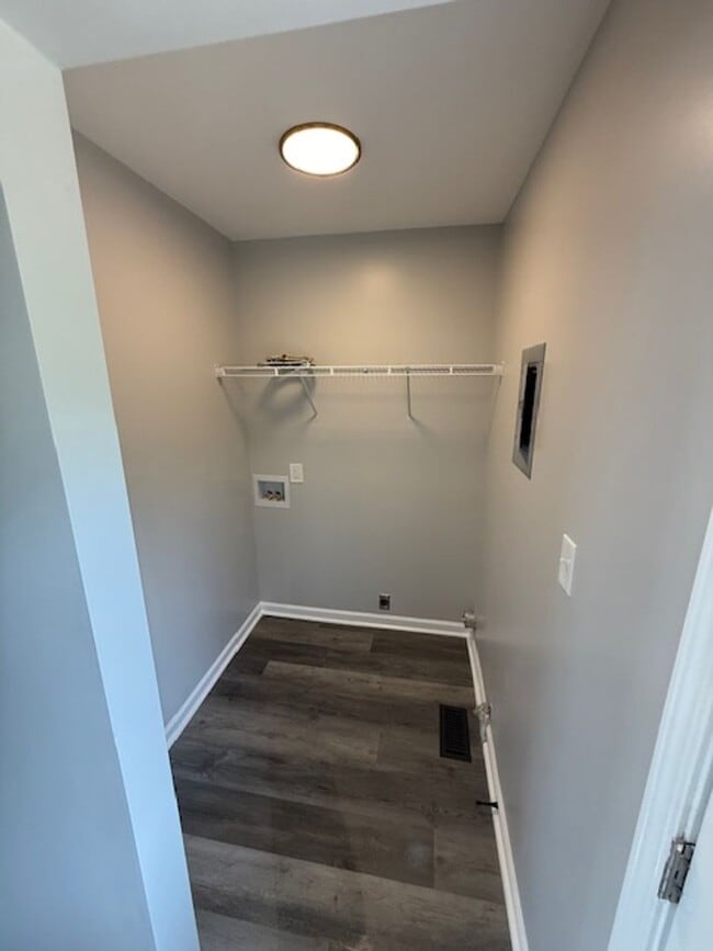 Building Photo - *JULY SPECIAL* Reduced Rent! Fully Renovat...