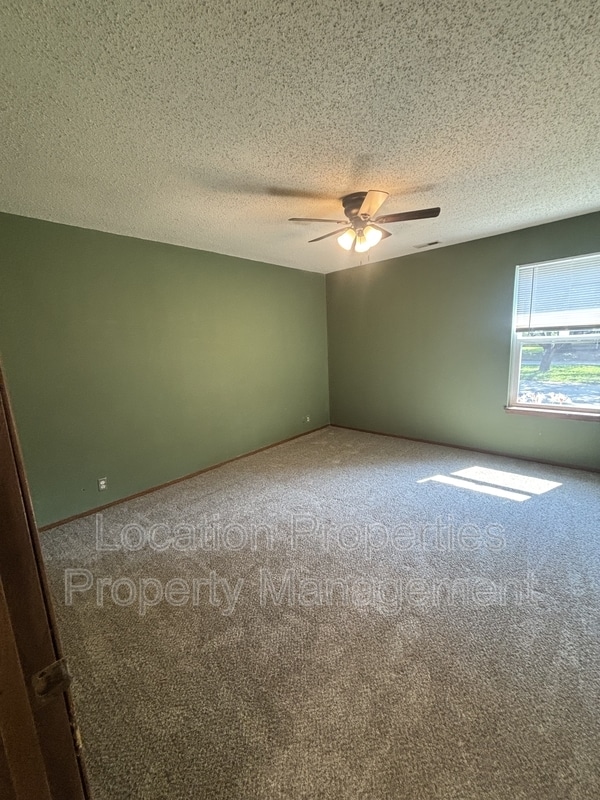 Building Photo - 2401 Sequoia Ct