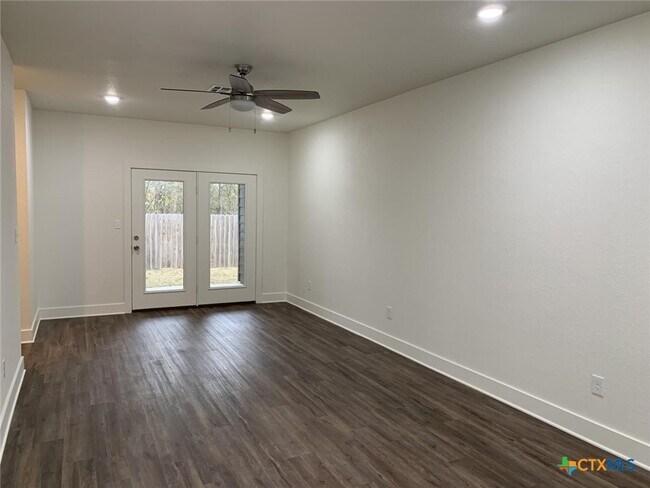 Building Photo - 1862 Royal Loop