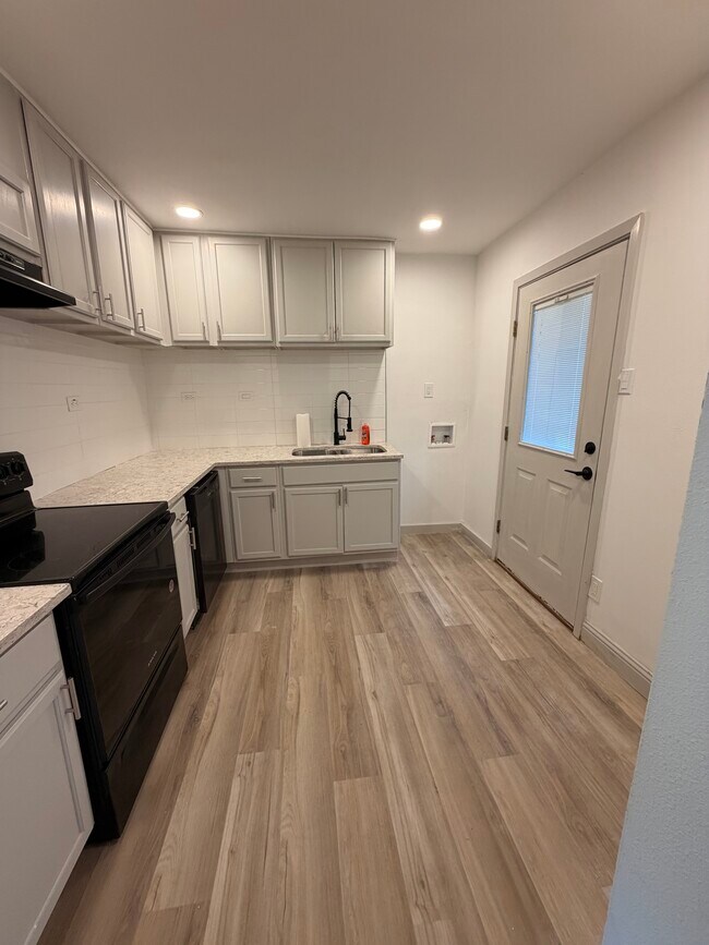 Building Photo - 3 Pershing Dr