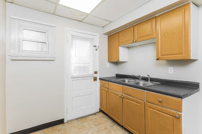 Building Photo - 1344-1346 CEDARVIEW W DR