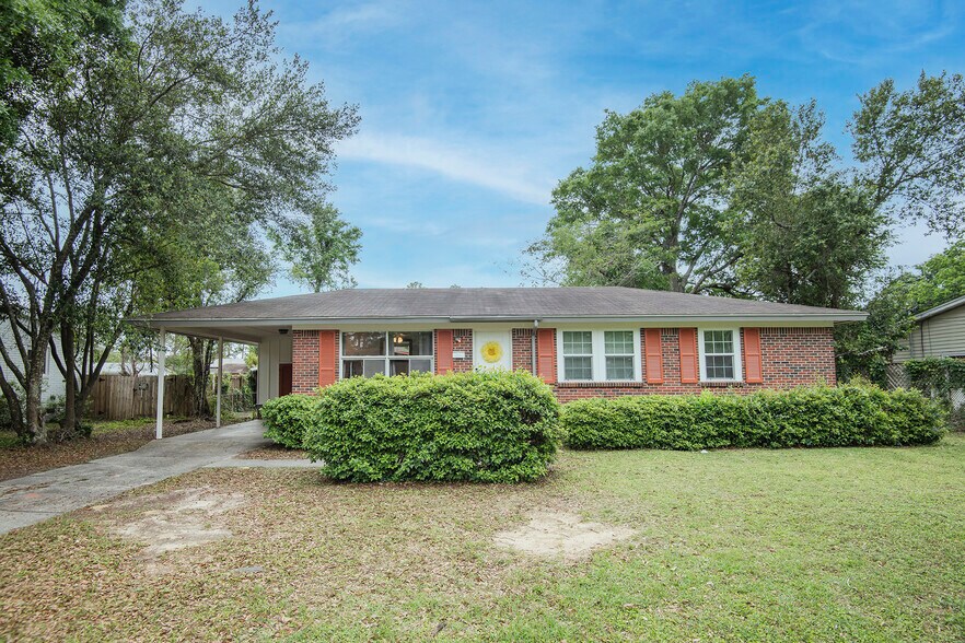 Building Photo - 3831 Forest Glen Dr