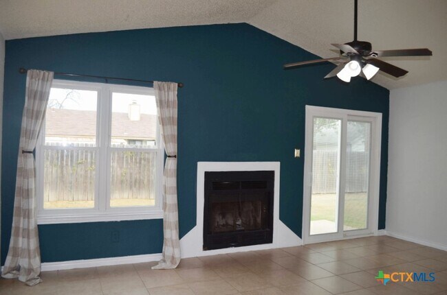 Building Photo - 2505 Hemlock Dr