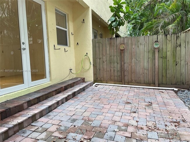 Building Photo - 2845 Coconut Ave