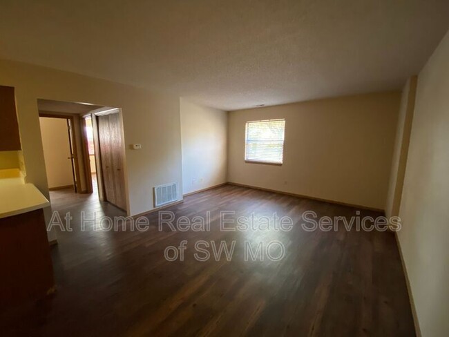 Building Photo - 2850 S Rogers Ave