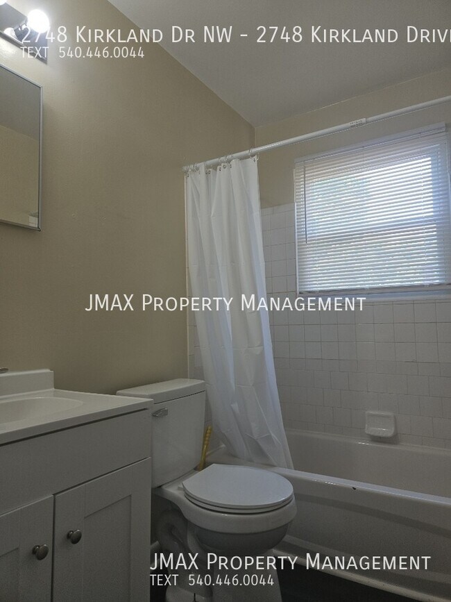 Building Photo - 2748 Kirkland Dr NW