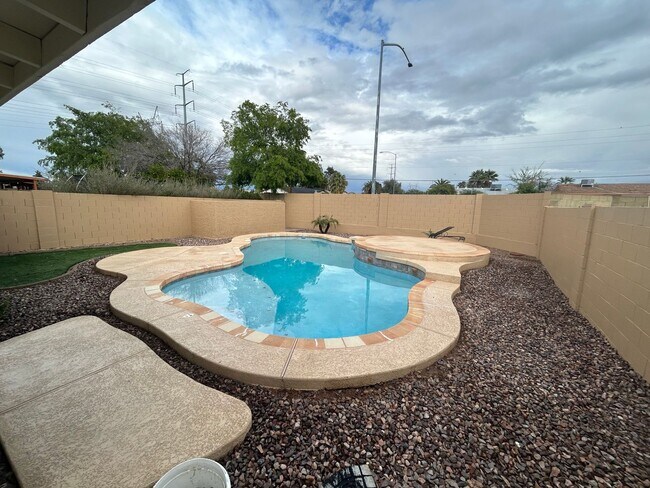 Building Photo - 4 Bedroom 2 Bath Greenfield Park Home