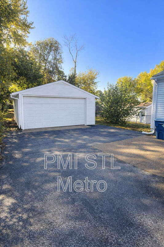 Building Photo - 156 Fermo Ave