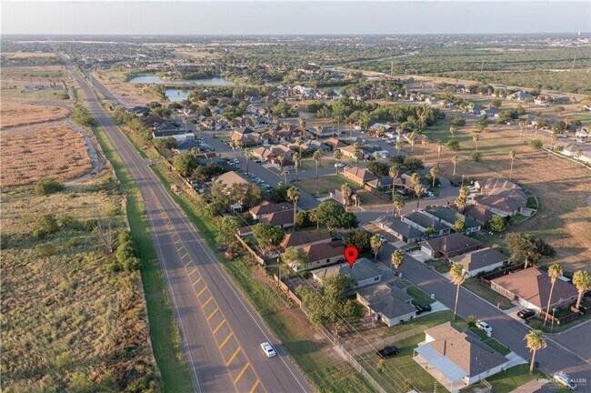 Building Photo - 2213 Lake View Dr