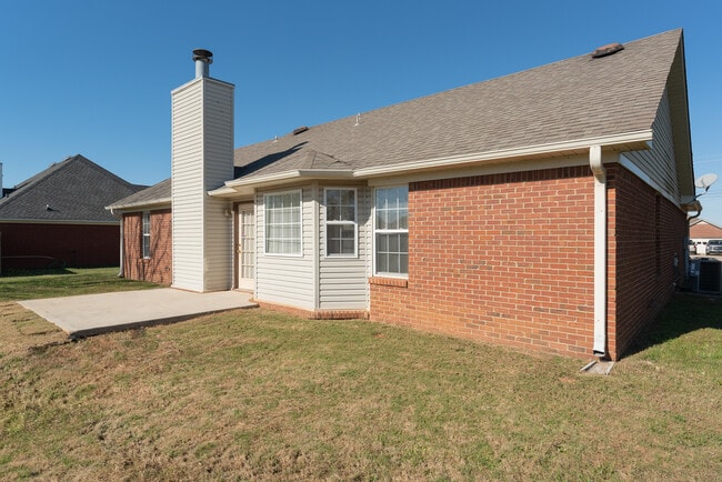Building Photo - 290 Stone Hill Dr