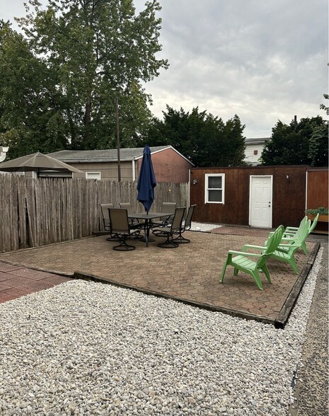 Building Photo - 504 Valley Brook Ave