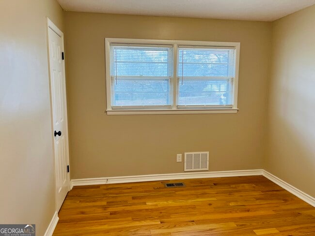 Building Photo - 1085 Horsley Mill Rd