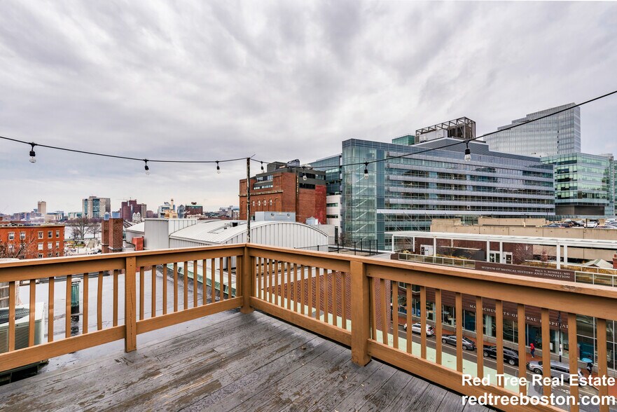 Building Photo - 5 Grove St