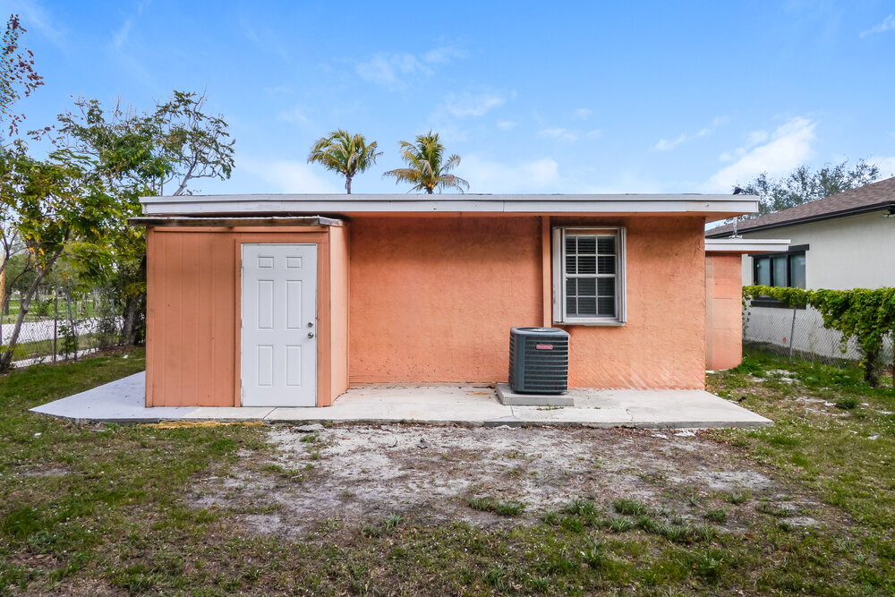 Building Photo - 1001 SW 25th Ave