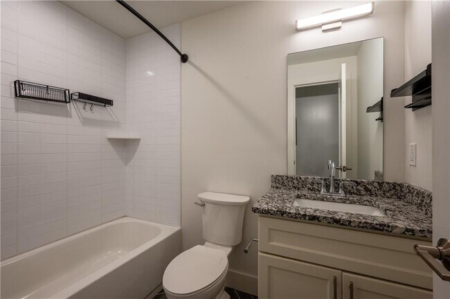 Building Photo - 1170 Greenwich St SW