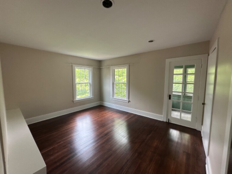 Building Photo - 223 Woolper Ave