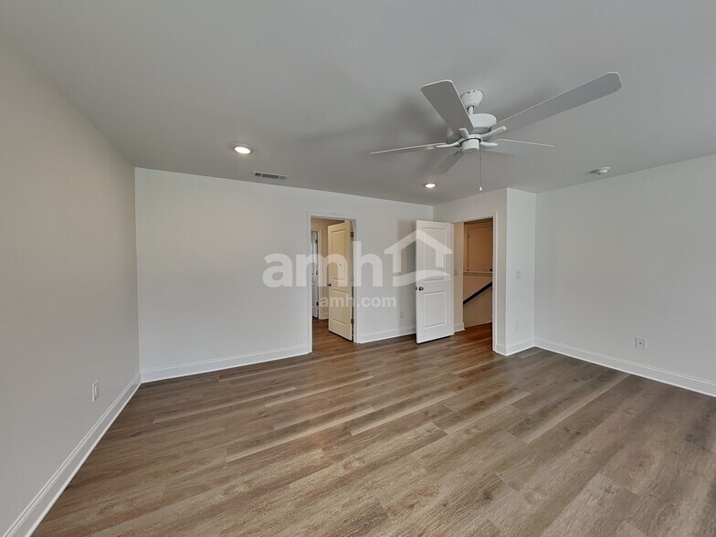 Building Photo - 44 Pointe Dr
